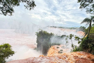 Por el desborde del río Iguazú, cerraron el puerto y los accesos a las Cataratas