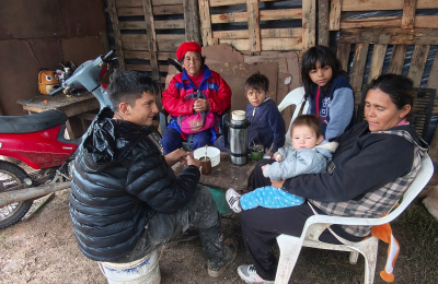 Familias comienzan a instalarse en casillas temporales en Barranqueras