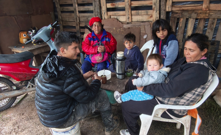 Familias comienzan a instalarse en casillas temporales en Barranqueras