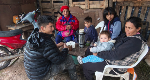 Familias comienzan a instalarse en casillas temporales en Barranqueras