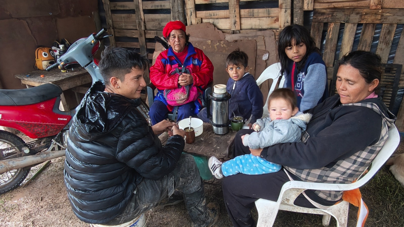 Familias comienzan a instalarse en casillas temporales en Barranqueras