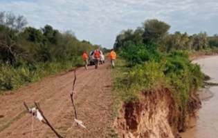 El Bermejo también crece, con defensas al borde del colapso