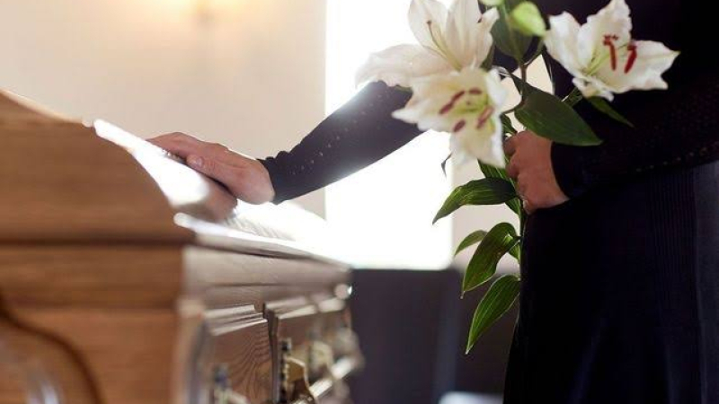 Le dijeron a su familia que murió y en pleno velatorio descubrieron que lloraban a otra mujer