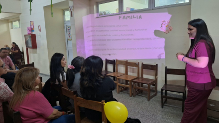 El centro de salud _El Pucú_ promovió la concientización sobre el cáncer de mama en una escuela nocturna (5)