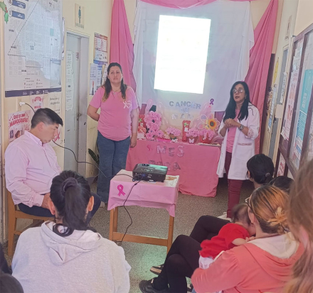El-centro-de-salud-Itatí-cerró-el-Mes-Rosa-con-una-charla-abierta-a-la-comunidad-(2)