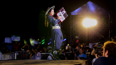 Con la bendición del padre Julián Zini y un imponente show comenzó la Fiesta Nacional del Chamamé