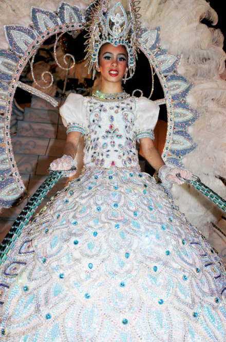 niña comparsa.jpg