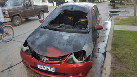 Etios-incendiado3.jpg