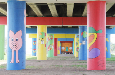 El arte plasmado en las paredes: intervienen las columnas del viaducto