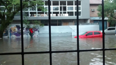 Autos bajo agua: qué hacer cuando se inunda el vehículo