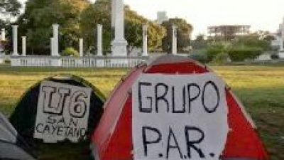 Corrientes: se prolonga el acampe policial bajo el puente interprovincial