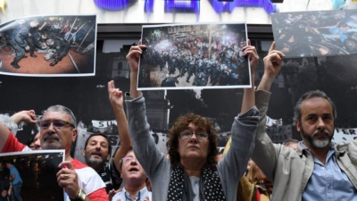 Gremios docentes cumplen la jornada de paro por el desalojo frente al Congreso