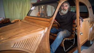 Un 2CV hecho a mano ¡y de madera!