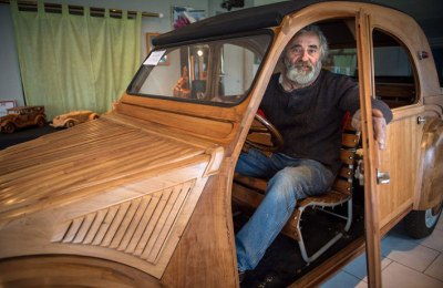 Un 2CV hecho a mano ¡y de madera!