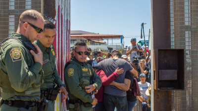 Estados Unidos abrió el muro para que las familias se puedan abrazar