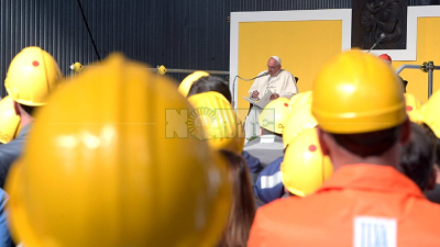El papa Francisco criticó que "el sistema político favorezca al que especula y no al que invierte"