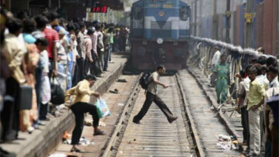 Mueren tres estudiantes en India cuando se hacían un selfi en una vía de tren