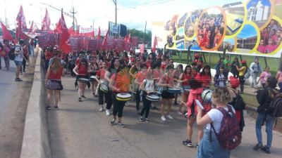 Mujeres de todo el país llegan a Resistencia para comenzar el 32 ENM