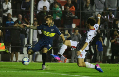 Boca venció a Patronato y se afianza en la punta de la Superliga