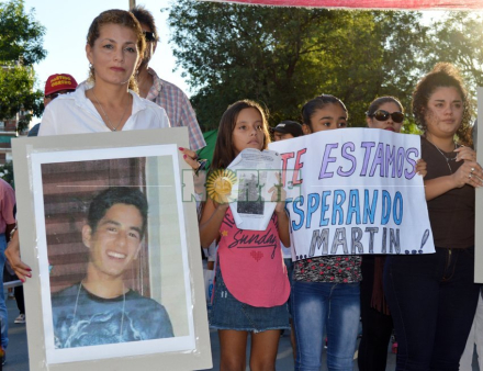 Elvis marcha.jpg