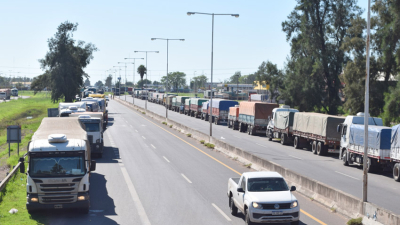 Transportistas cerealeros esperan soluciones y seguirán con la protesta en Sáenz Peña