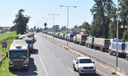 CAMIONEROS-ACORDARON4.jpg