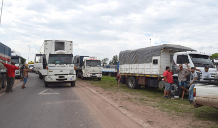 VUELVEN-LOS-CAMIONEROS1.jpg