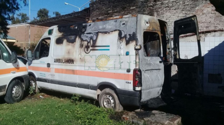 ambulancia incendiada.jpg