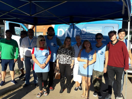 Equipo de entrega DNI.jpg
