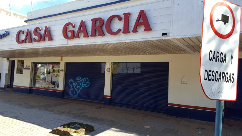 Rompieron vidriera para robar en librería céntrica