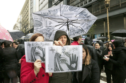 NIUNAMENOS-1.jpg