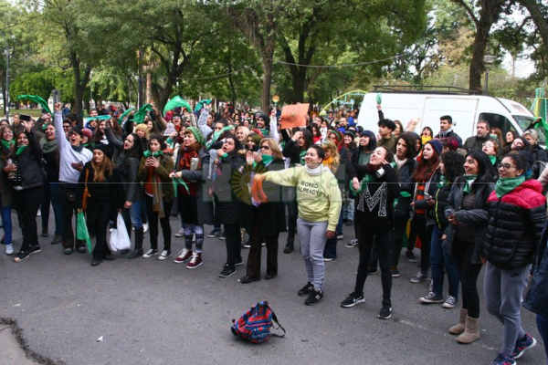 Así se vivió en la Casa por la Memoria el momento del debate y media sanción de la ley que legaliza el aborto