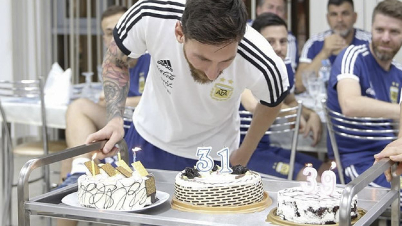 Messi celebró sus 31 años en las redes y en la concentración de Bronnitsy