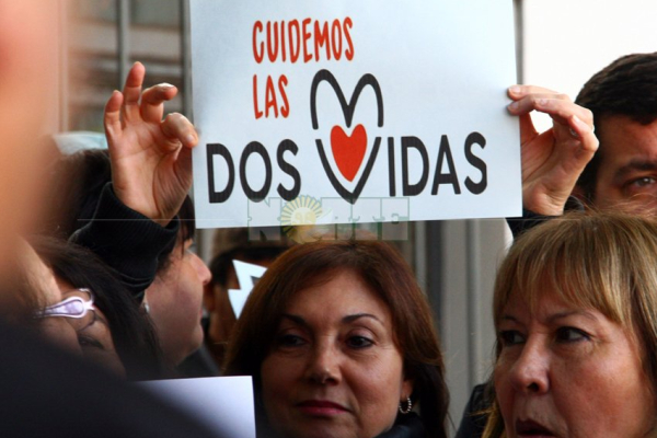 Profesionales de la salud y organizaciones pro vida se manifestaron en rechazo al aborto legal