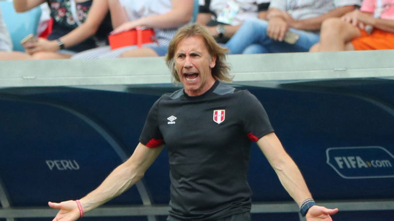 Gareca analiza futuro en Perú, que busca retenerlo