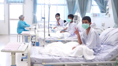 “Protejan a los niños” de Tailandia, dice minero rescatado en Chile hace 8 años