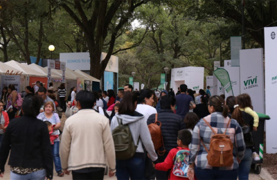 Multitudinaria concurrencia de público en las primeras jornadas de la Bienal