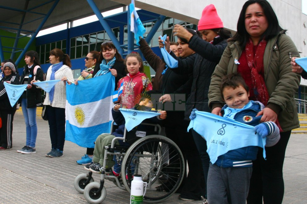Agrupaciones ProVida abrazaron el hospital Pediátrico en rechazo a la legalización del aborto