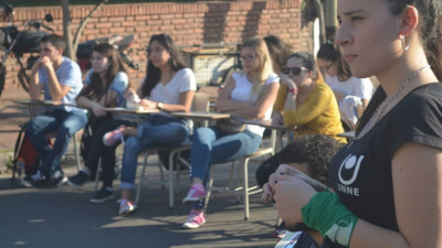 Marchan en defensa de la universidad y la educación pública