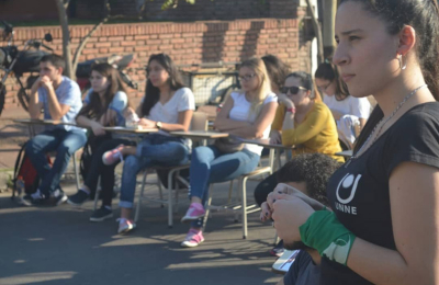 Marchan en defensa de la universidad y la educación pública