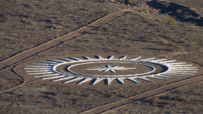 Un suizo construyó una pista de aterrizaje para ovnis en Salta