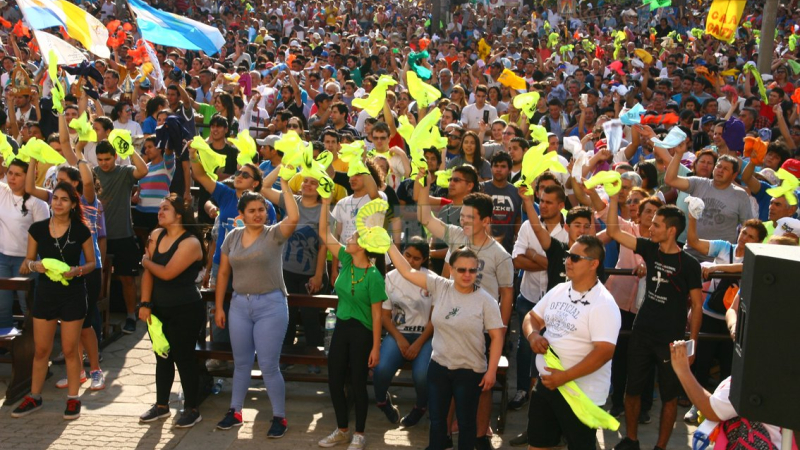 Miles de jóvenes peregrinos renovaron su fe a la Virgen de Itatí