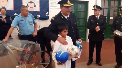 Para aplaudir: un nene encontró una billetera con 25 mil pesos y la devolvió