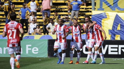 Unión goleó a Central en Rosario y quedó escolta de Racing
