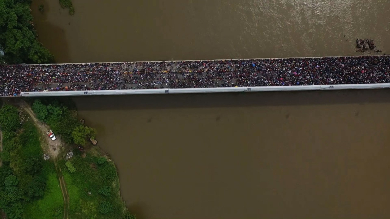 Las penurias de la caravana de hondureños migrantes