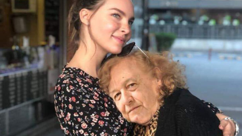 Belinda graba a su abuela viendo '50 Sombras de Grey' y lo publica en las redes
