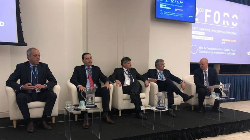 Equilibrio fiscal y obras prioritarias, los ejes de la exposición de Oscar Peppo en Washington
