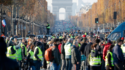 Masiva movilización en Francia contra el alza de combustibles