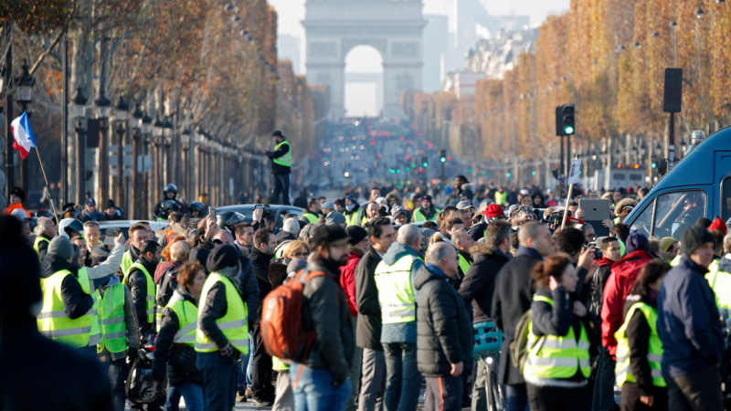 Masiva movilización en Francia contra el alza de combustibles