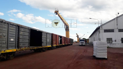 Granos, miel, carbón y fibra de algodón en tren al puerto de Barranqueras